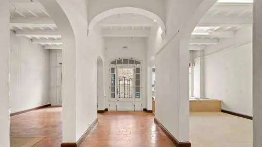 Amplia casa con mucho potencial en el centro histórico de Mahón Amplia casa con mucho potencial en el centro histórico de Mahón